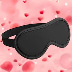 juegos eróticos con un antifaz sexual