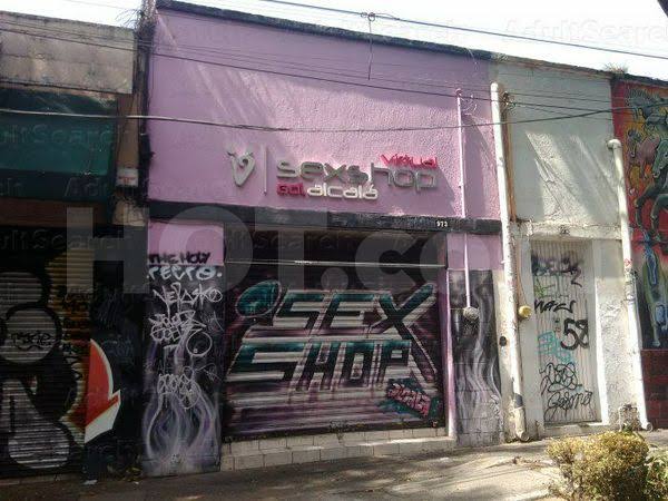 Raimundo cuenta como conoció una chica en su vista a un sex shop.
