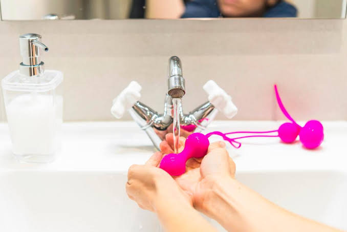 Higiene de juguetes sexuales, uso responsable, prevención de riesgos