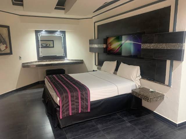 Hotel para dos: juguetes sexuales, vino y una experiencia que nunca olvidarán